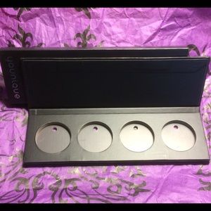 Younique Magnetic shadow case for 4.